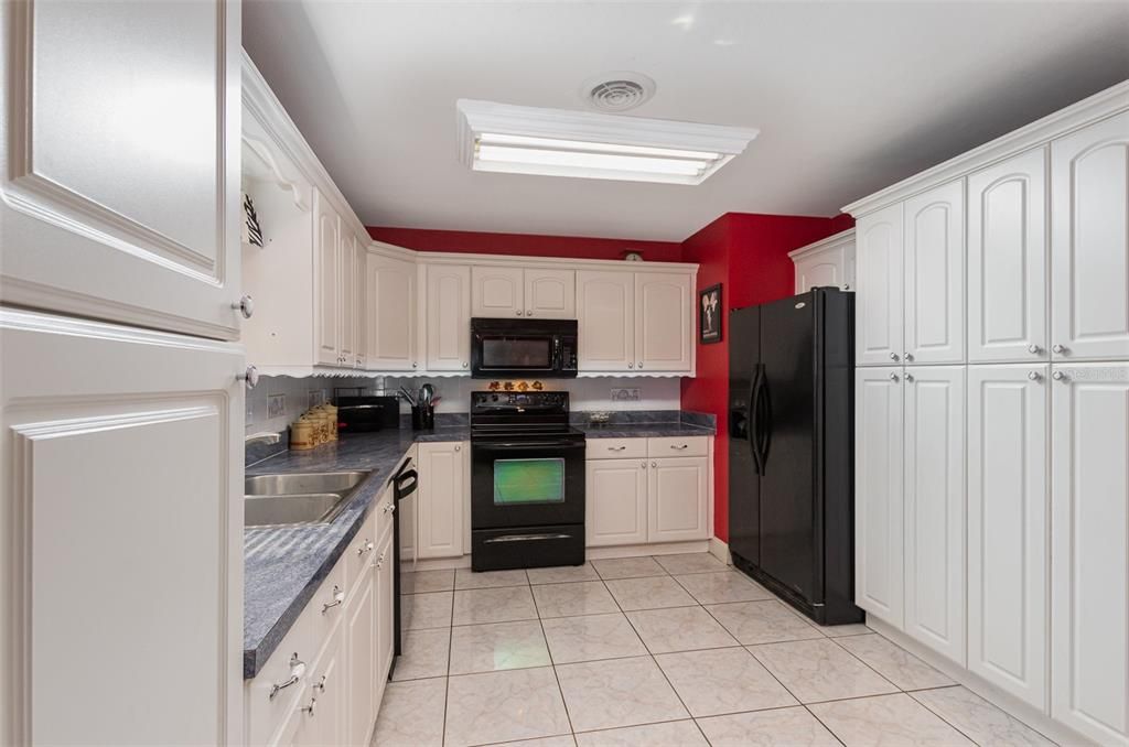 For Sale: $340,000 (3 beds, 2 baths, 1560 Square Feet)