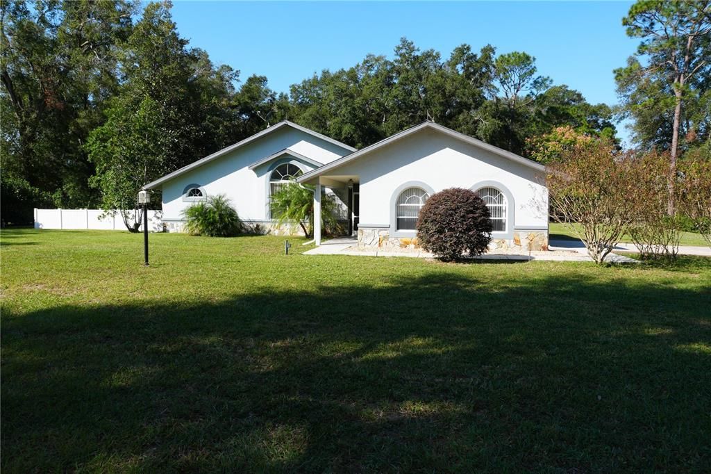 Recently Sold: $389,900 (2 beds, 2 baths, 1875 Square Feet)