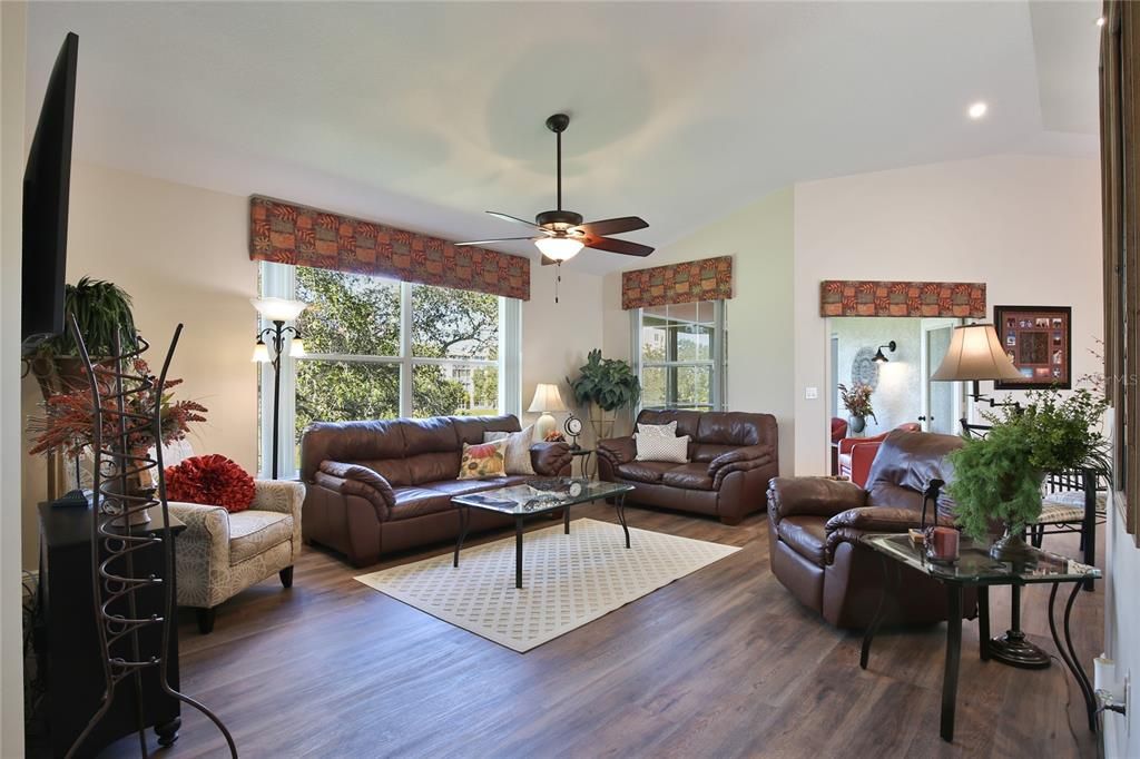 For Sale: $345,000 (2 beds, 2 baths, 1534 Square Feet)