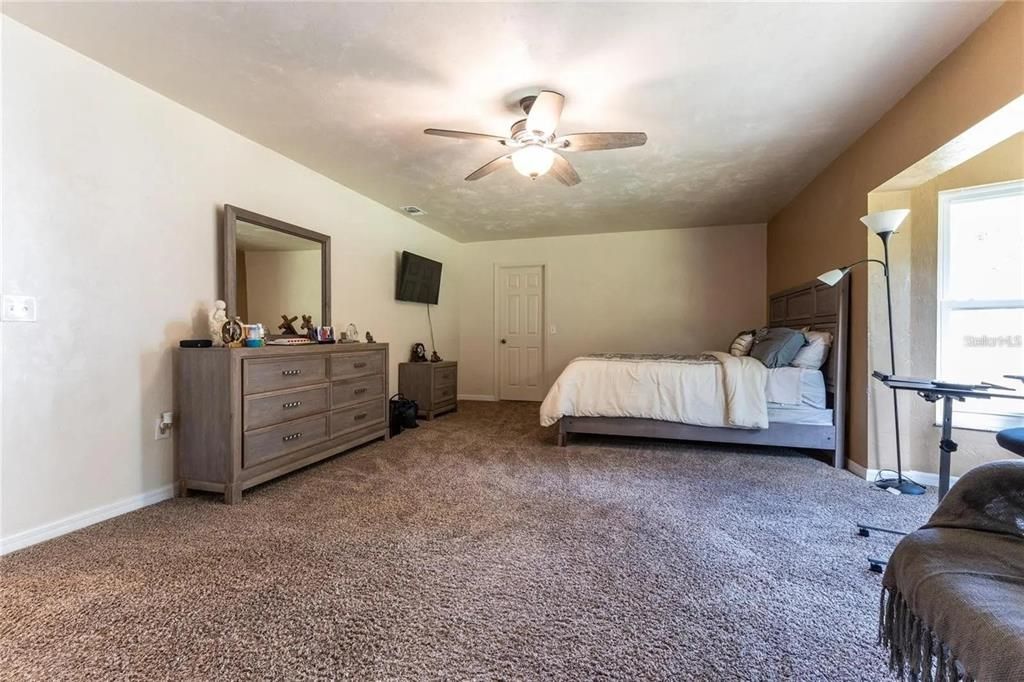 For Sale: $449,000 (3 beds, 2 baths, 2 Square Feet)