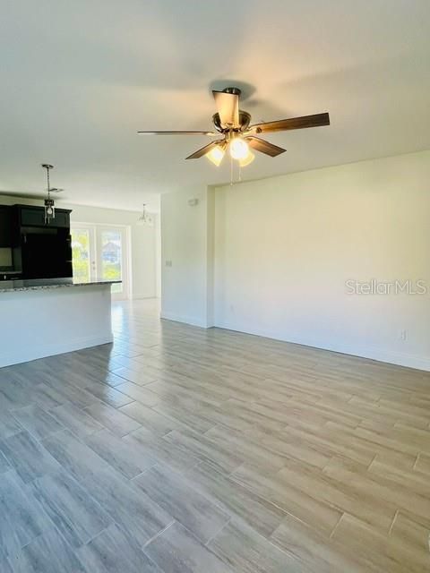 For Sale: $279,900 (4 beds, 2 baths, 1411 Square Feet)