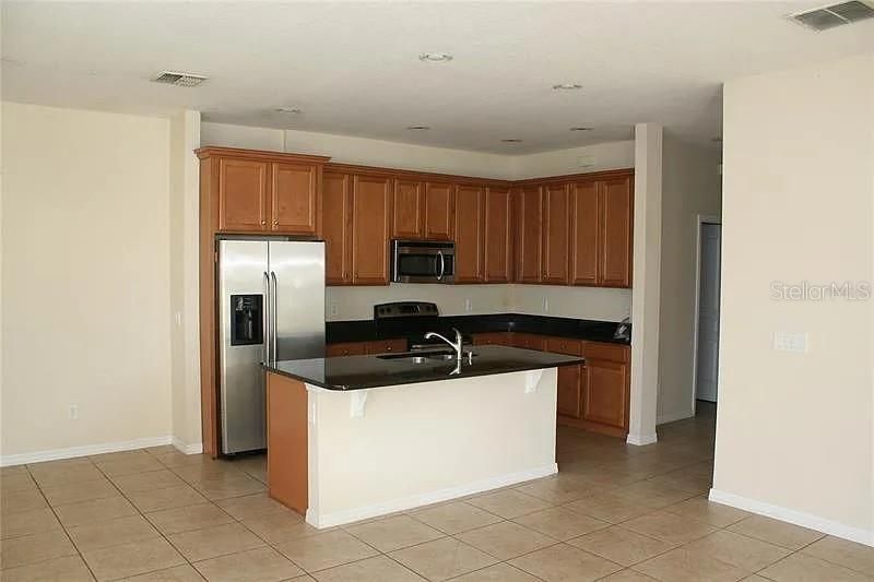 For Rent: $2,645 (4 beds, 2 baths, 2019 Square Feet)