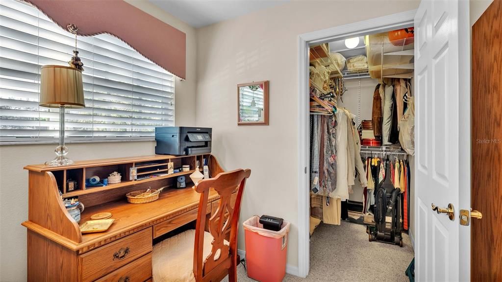 Extra desk area and walk in closet Bedroom 2