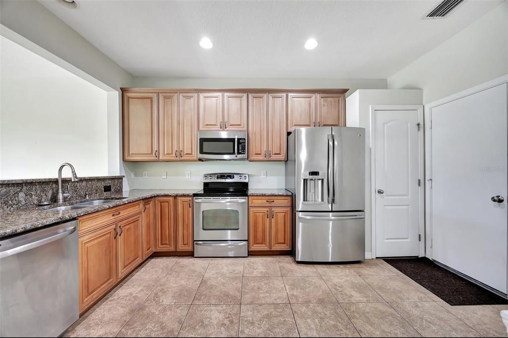 For Sale: $319,000 (3 beds, 2 baths, 1596 Square Feet)