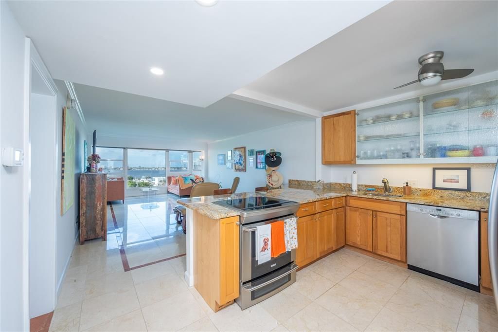 For Sale: $649,000 (1 beds, 1 baths, 820 Square Feet)