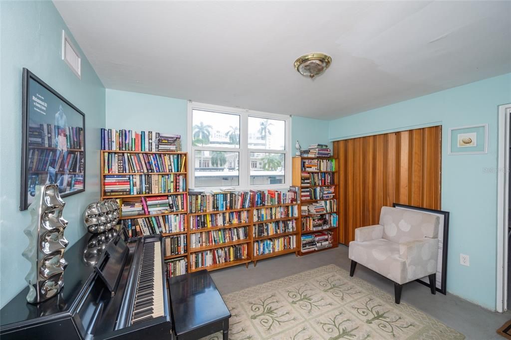 For Sale: $649,000 (1 beds, 1 baths, 820 Square Feet)