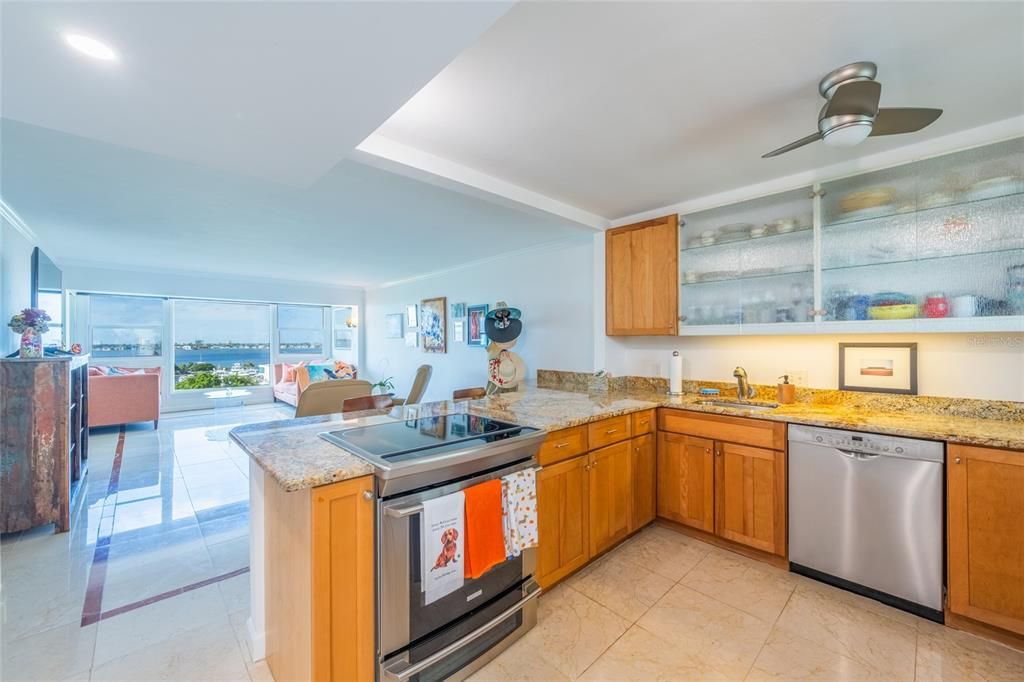 For Sale: $649,000 (1 beds, 1 baths, 820 Square Feet)