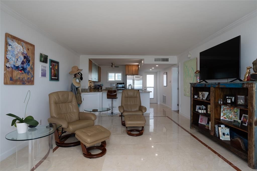 For Sale: $649,000 (1 beds, 1 baths, 820 Square Feet)