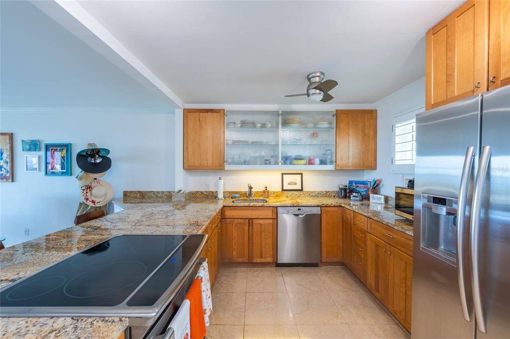 For Sale: $649,000 (1 beds, 1 baths, 820 Square Feet)