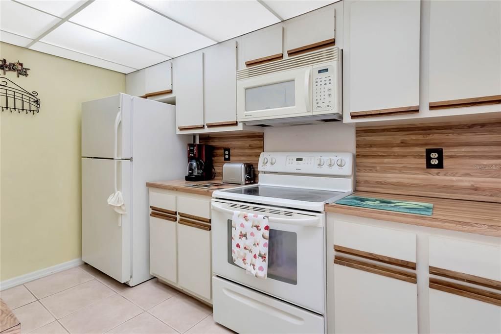 For Sale: $245,000 (2 beds, 2 baths, 1285 Square Feet)