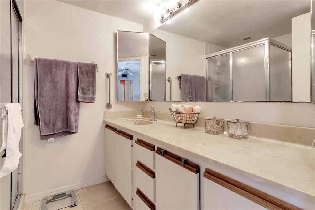 For Sale: $245,000 (2 beds, 2 baths, 1285 Square Feet)