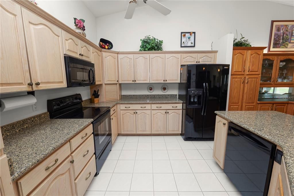 For Sale: $359,000 (3 beds, 2 baths, 1636 Square Feet)