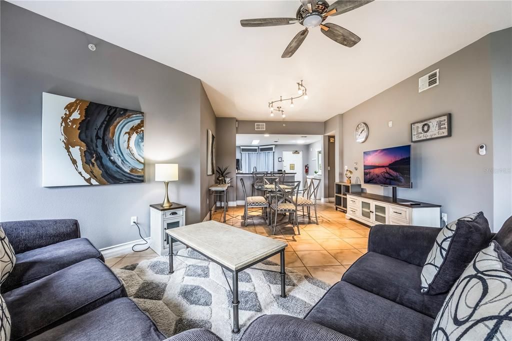 For Sale: $288,000 (2 beds, 2 baths, 1178 Square Feet)