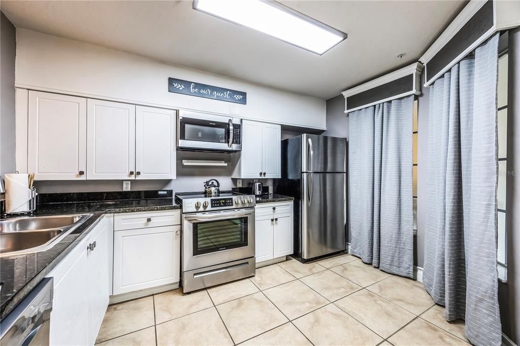 For Sale: $288,000 (2 beds, 2 baths, 1178 Square Feet)