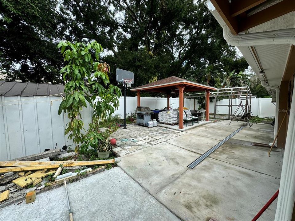 For Sale: $450,000 (3 beds, 1 baths, 1106 Square Feet)