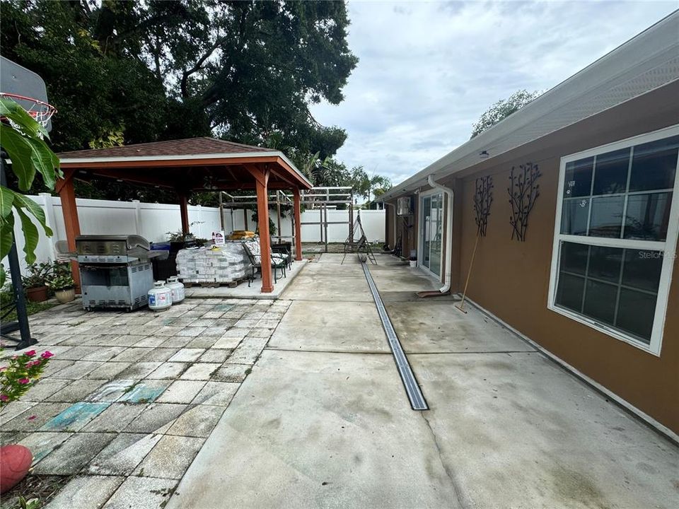 For Sale: $450,000 (3 beds, 1 baths, 1106 Square Feet)