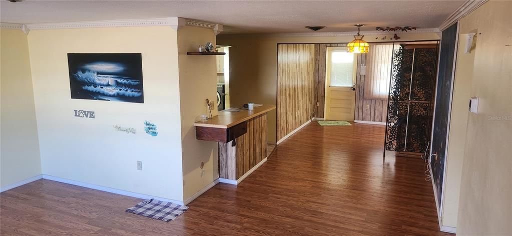 For Sale: $250,000 (2 beds, 1 baths, 1327 Square Feet)