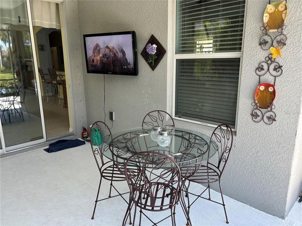 For Rent: $2,200 (2 beds, 2 baths, 1293 Square Feet)