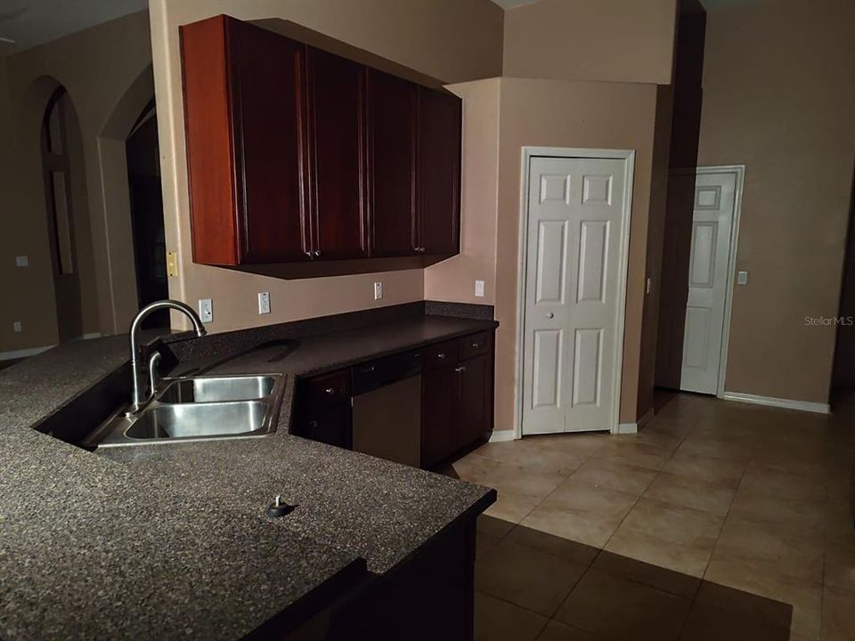 For Rent: $2,200 (3 beds, 2 baths, 2078 Square Feet)