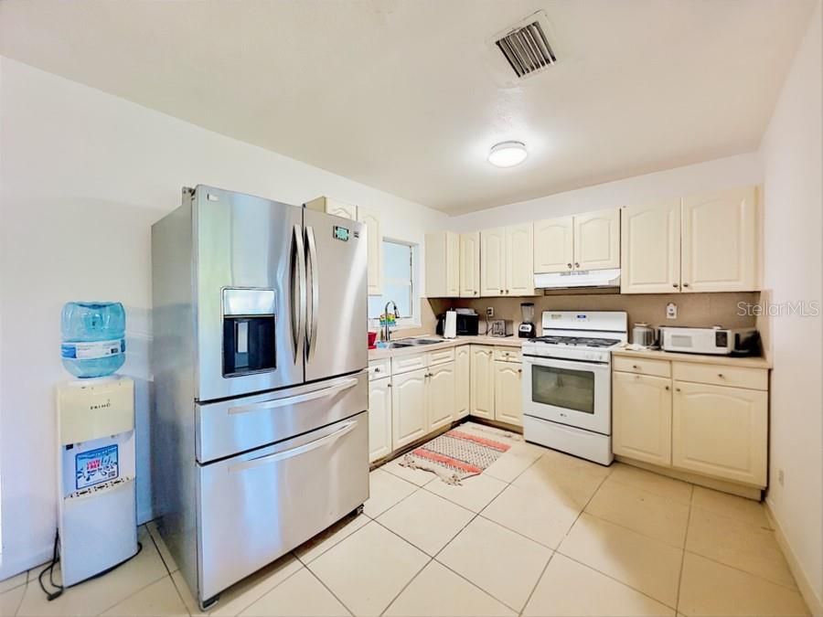 For Sale: $399,900 (3 beds, 2 baths, 1355 Square Feet)