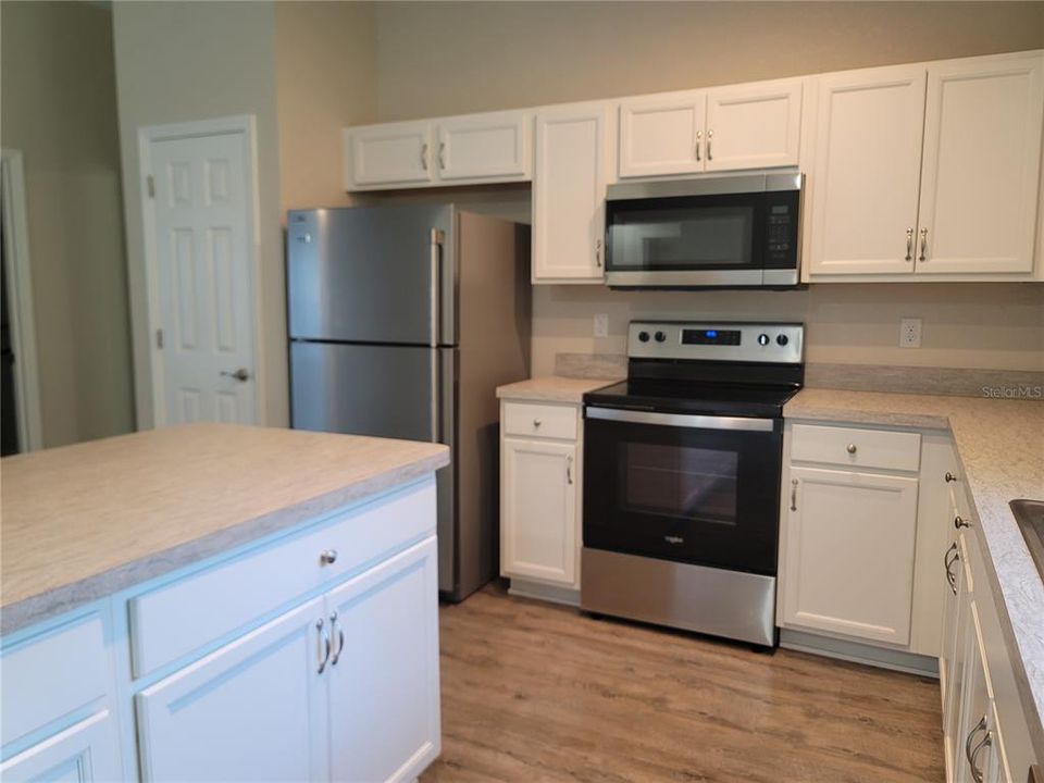 For Sale: $249,900 (3 beds, 2 baths, 1393 Square Feet)