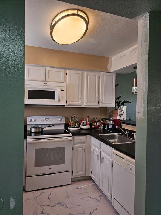 For Sale: $149,900 (2 beds, 1 baths, 1085 Square Feet)