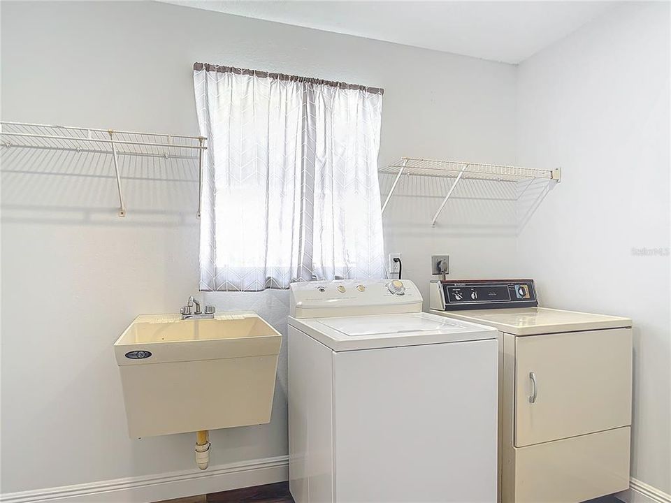 For Sale: $449,000 (3 beds, 2 baths, 1849 Square Feet)