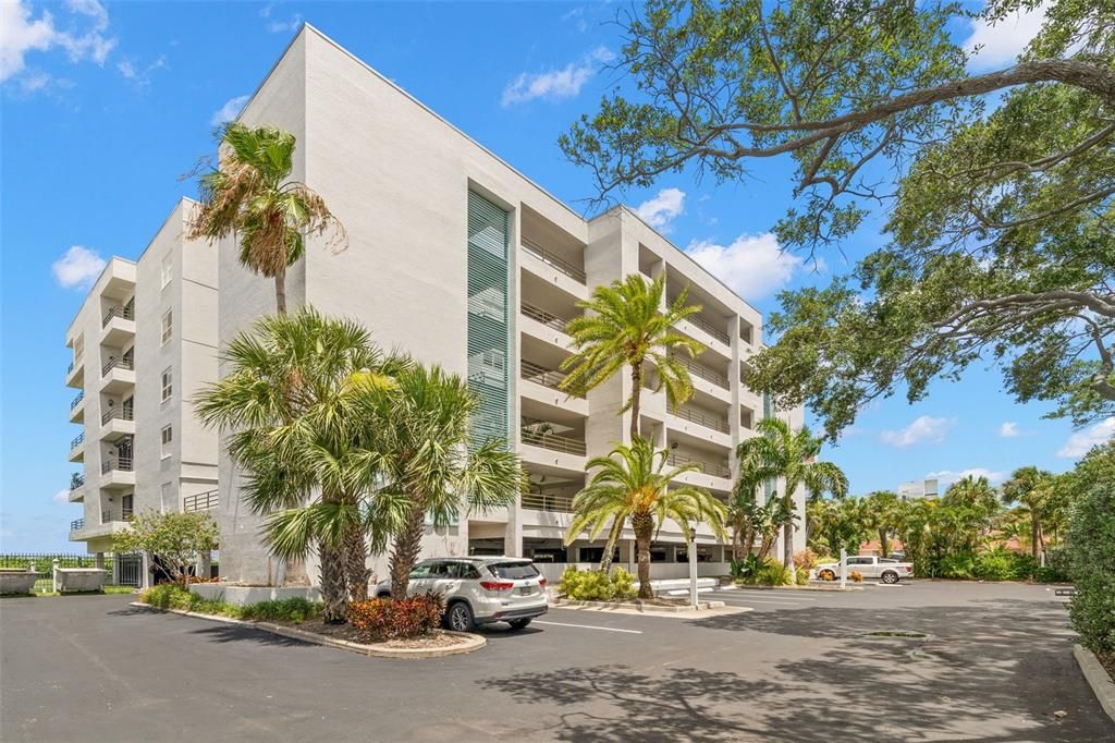 Recently Rented: $4,900 (2 beds, 2 baths, 1330 Square Feet)