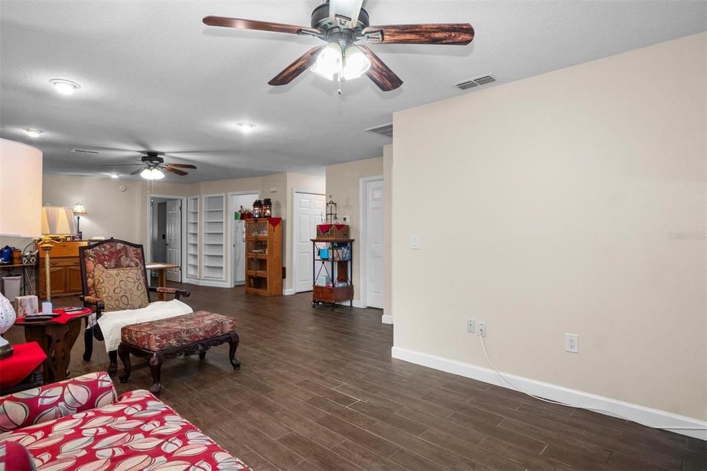 For Sale: $350,000 (2 beds, 2 baths, 1439 Square Feet)