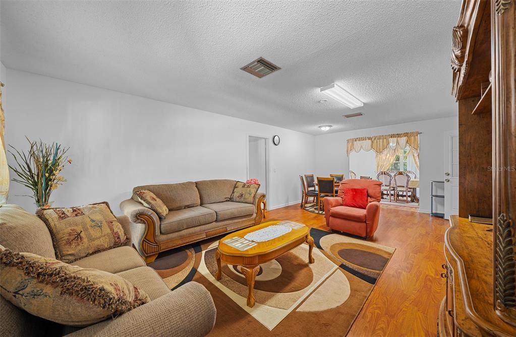 For Sale: $209,000 (2 beds, 2 baths, 1262 Square Feet)