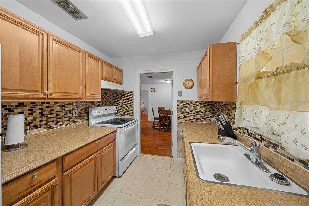 For Sale: $209,000 (2 beds, 2 baths, 1262 Square Feet)