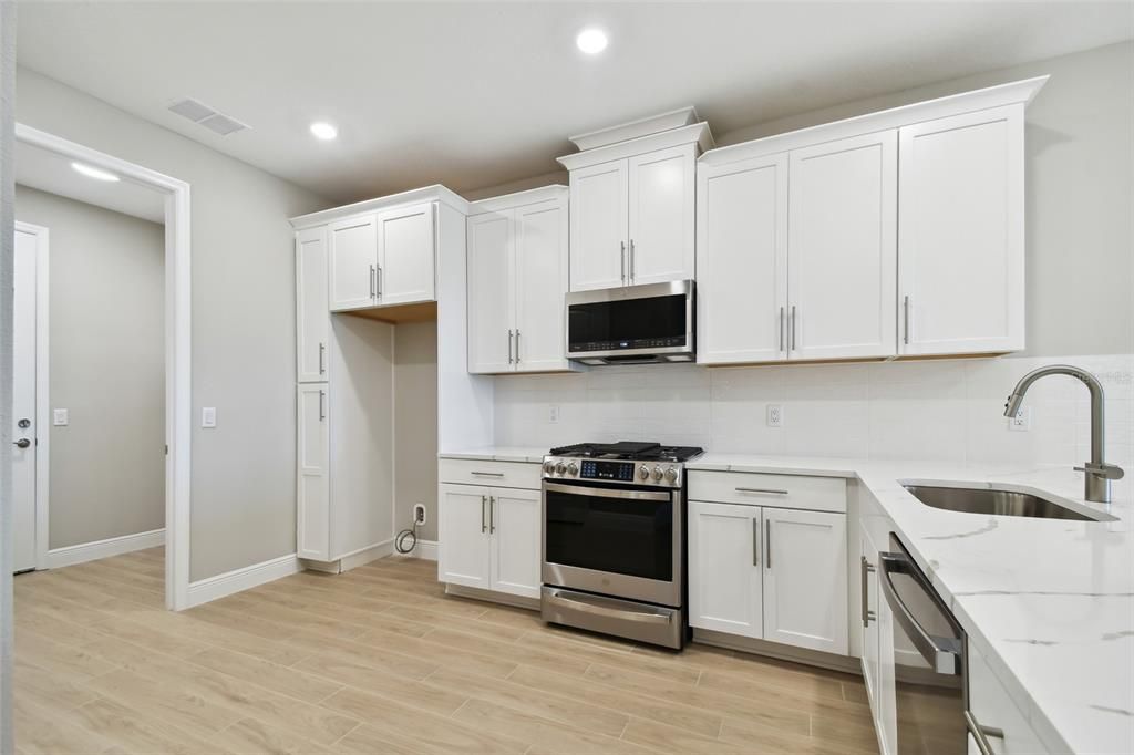 For Sale: $489,999 (2 beds, 2 baths, 1452 Square Feet)