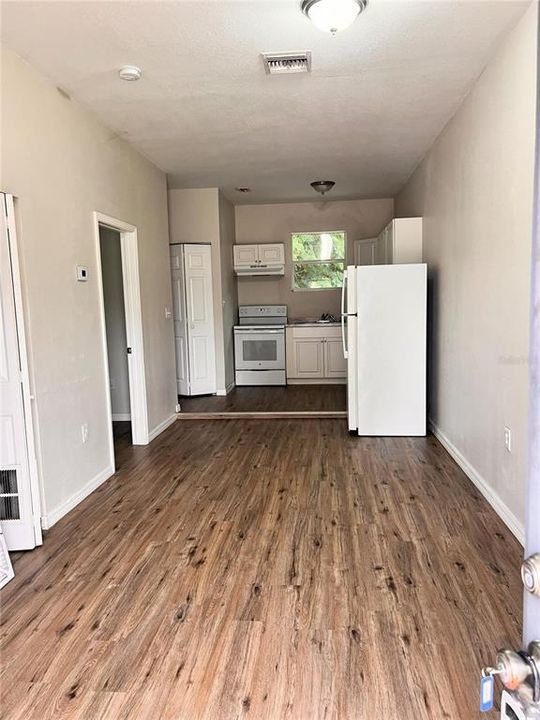 For Rent: $1,250 (2 beds, 1 baths, 660 Square Feet)