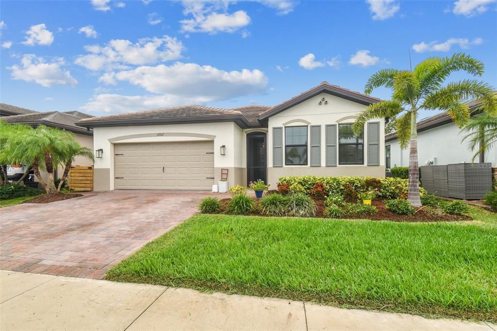 For Sale: $564,900 (4 beds, 2 baths, 2038 Square Feet)