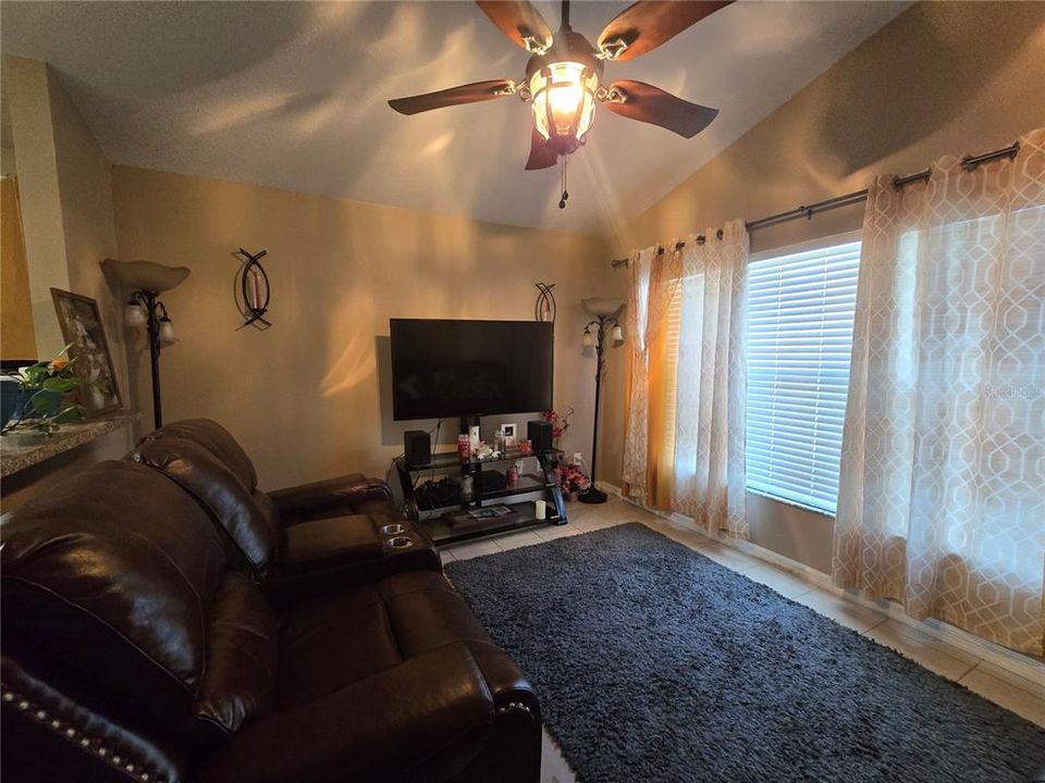 For Sale: $279,900 (3 beds, 2 baths, 1110 Square Feet)