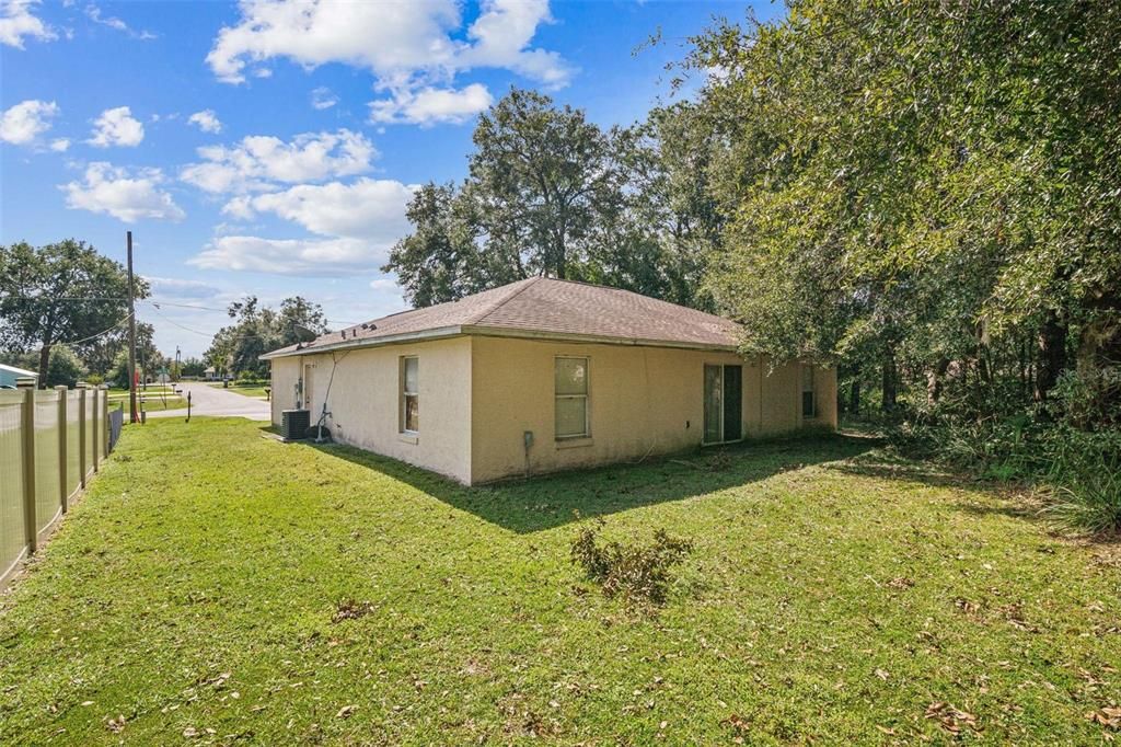 For Sale: $220,000 (3 beds, 2 baths, 1398 Square Feet)