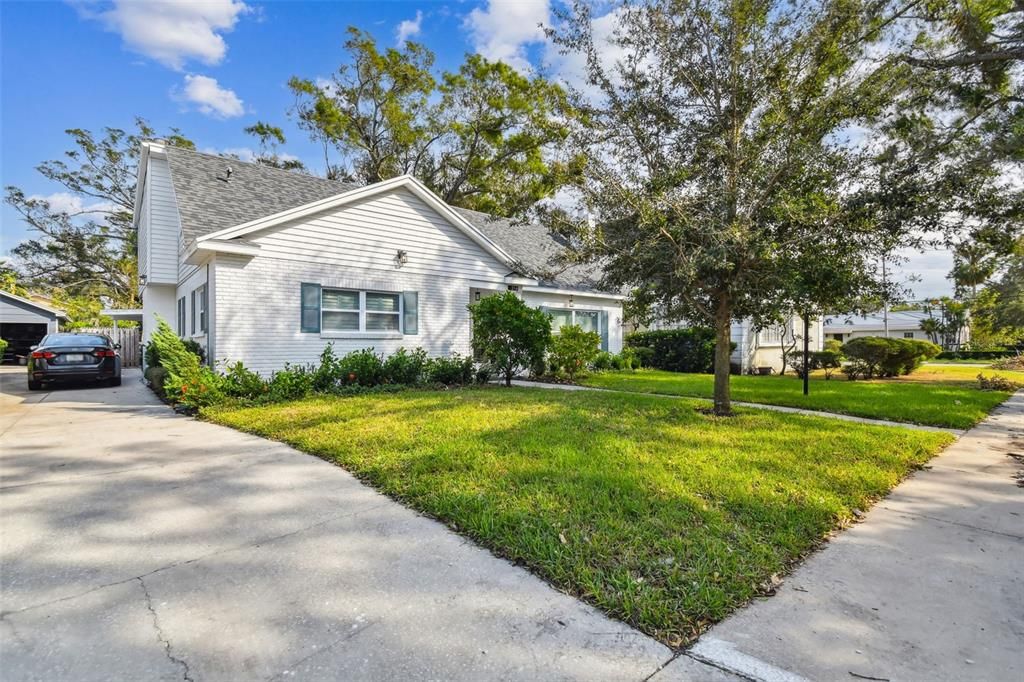 Active With Contract: $650,000 (3 beds, 3 baths, 2502 Square Feet)