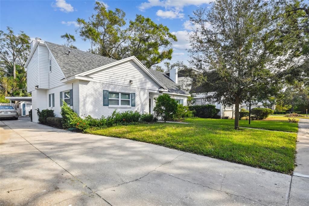 Active With Contract: $650,000 (3 beds, 3 baths, 2502 Square Feet)