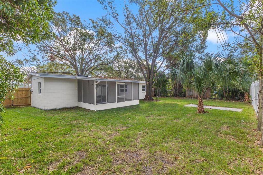 For Sale: $435,000 (3 beds, 2 baths, 1055 Square Feet)