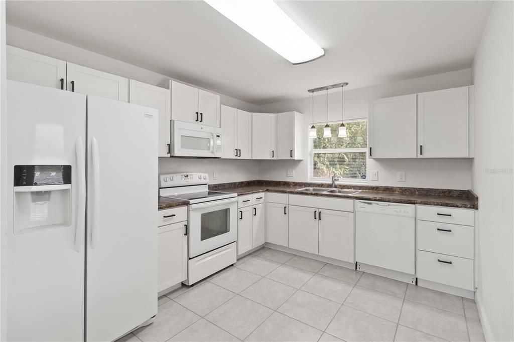 For Sale: $270,000 (3 beds, 1 baths, 925 Square Feet)