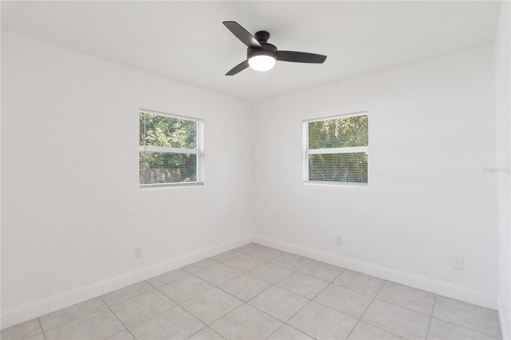 For Sale: $270,000 (3 beds, 1 baths, 925 Square Feet)