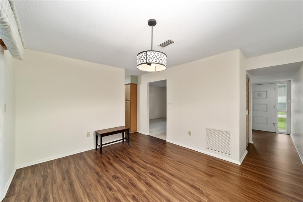 For Sale: $249,000 (3 beds, 2 baths, 1504 Square Feet)