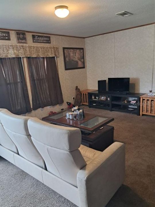 For Sale: $179,000 (4 beds, 2 baths, 1976 Square Feet)