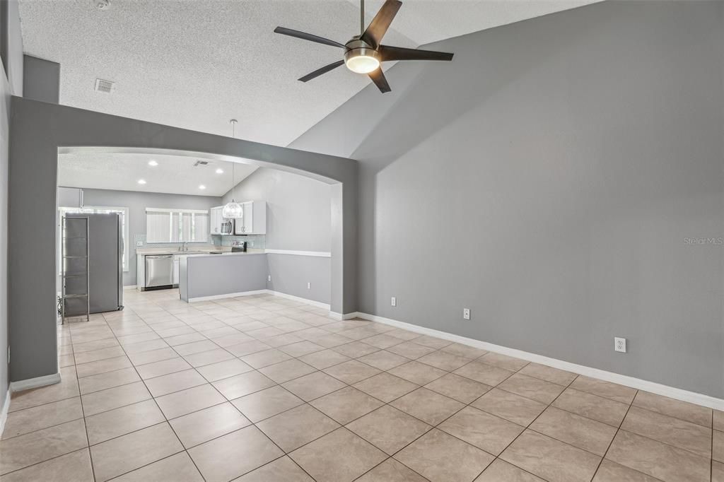 For Sale: $245,000 (3 beds, 2 baths, 1136 Square Feet)