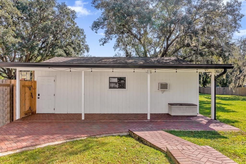 2+ car detached garage