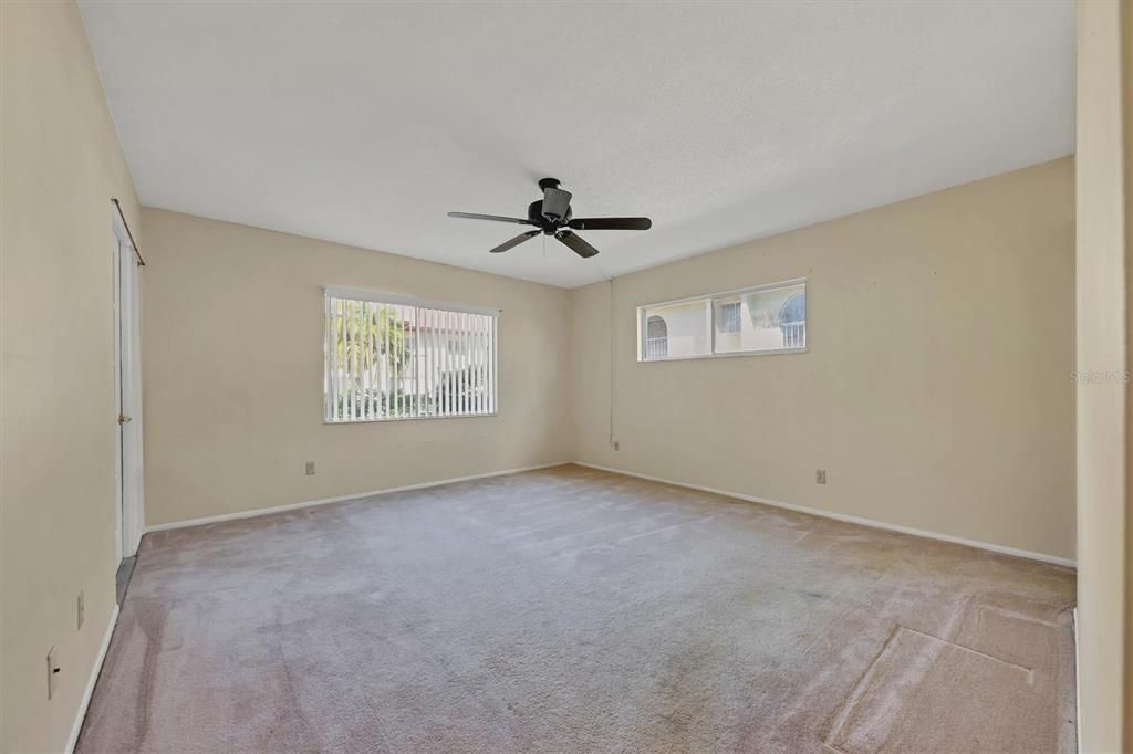 For Sale: $183,000 (2 beds, 2 baths, 1290 Square Feet)