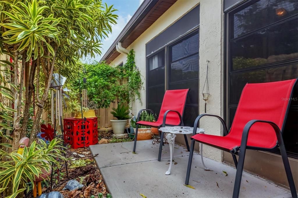 For Sale: $264,900 (2 beds, 2 baths, 1179 Square Feet)