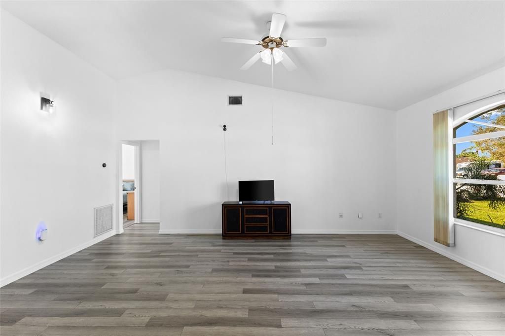 For Sale: $369,000 (3 beds, 2 baths, 1495 Square Feet)