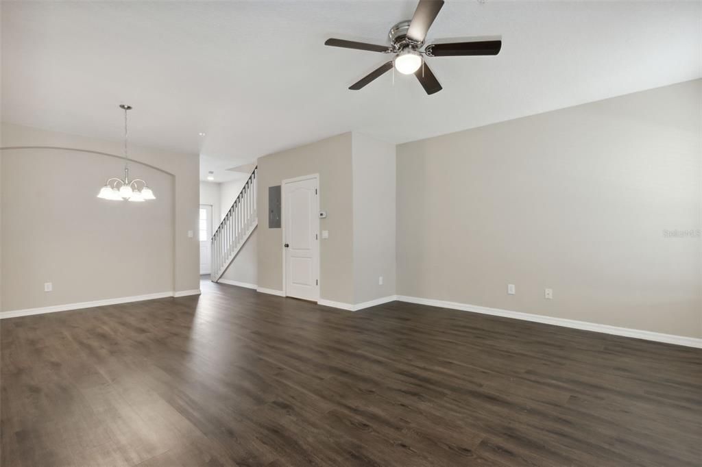 For Sale: $325,000 (2 beds, 2 baths, 1236 Square Feet)