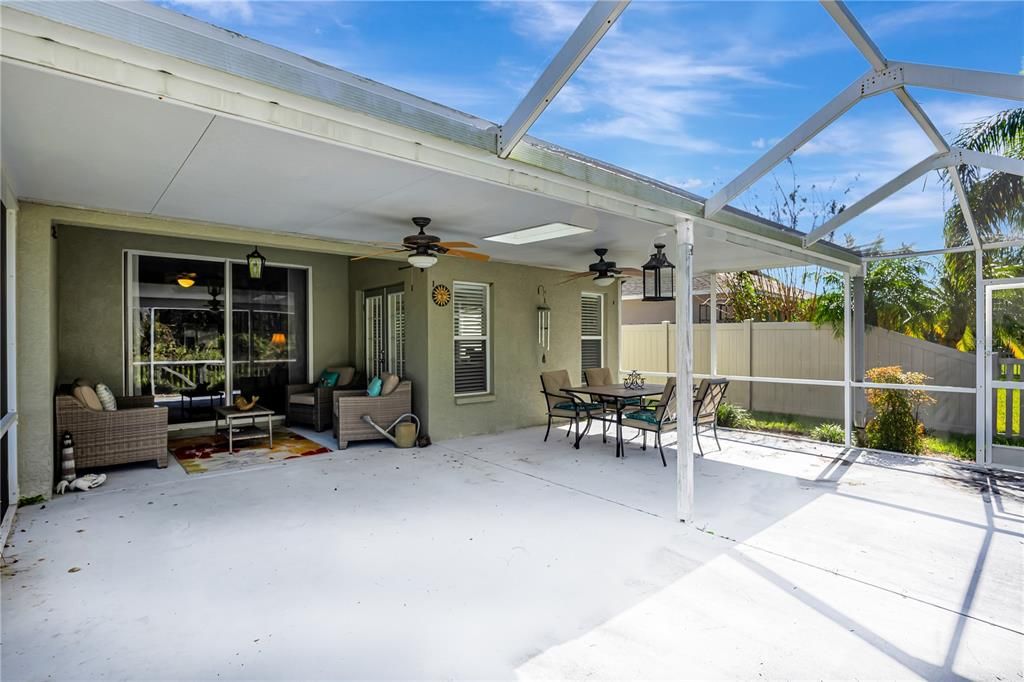 For Sale: $399,900 (4 beds, 2 baths, 2087 Square Feet)